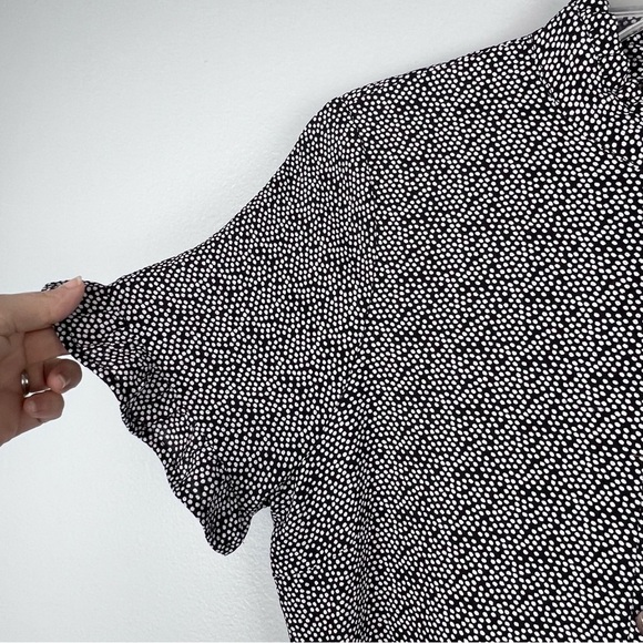 Black & White Polka Dot Dress Size Large Ruffle Neck & Sleeves Button Up & Belt - Picture 4 of 11